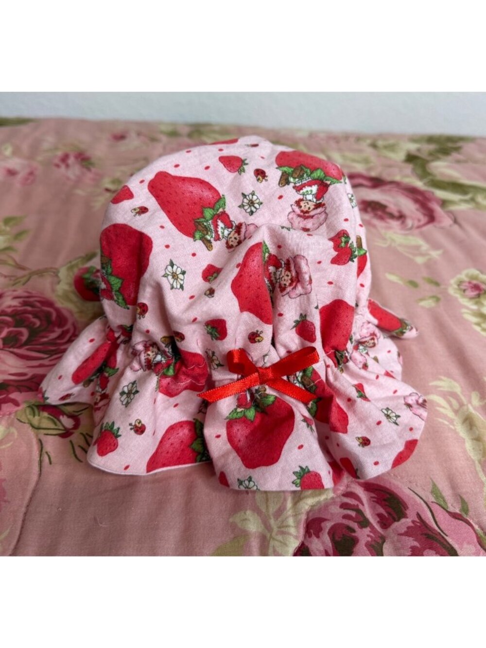 Vtg handcrafted Strawberry Shortcake  Kids  Bonnet Ruffle Trim Elastic Band O/S